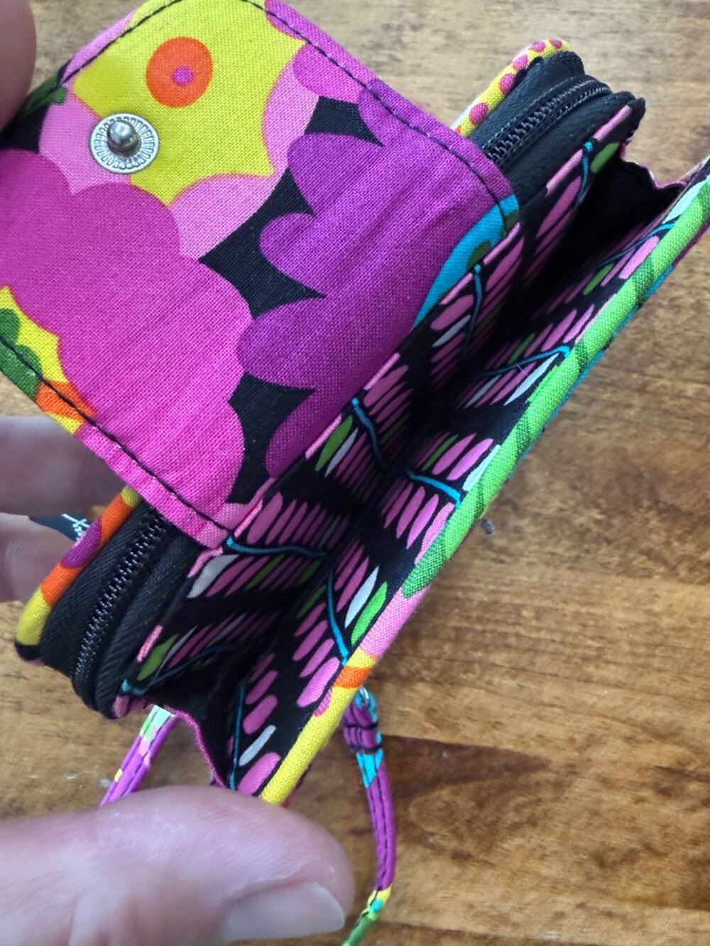 Vera Bradley Wristlet Wallet, Retired "Va Va Voom" Pattern, NWOT - Picture 4 of 15
